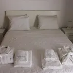 Maroulina's Boutique Studios & Mykonos Town