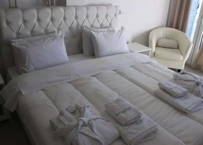 Maroulina's Boutique & *